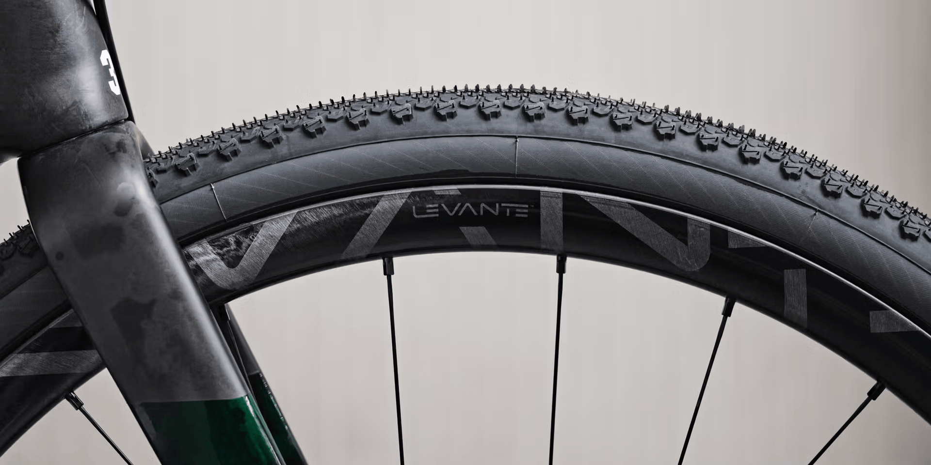 Gravel Bike Wheels Campagnolo Levante carbon wheelset for off road riding