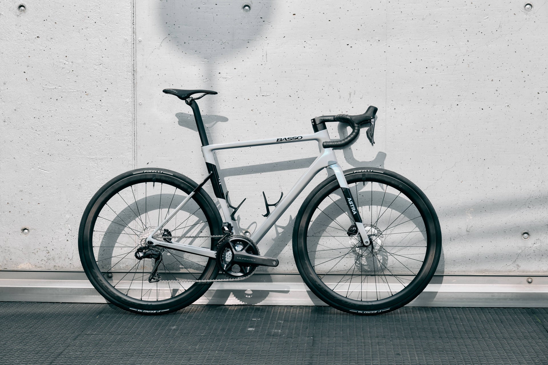 Cicli Corsa Basso Astra Shimano Ultegra 
 Di2 Fulcrum Wind 42 Complete bicycle