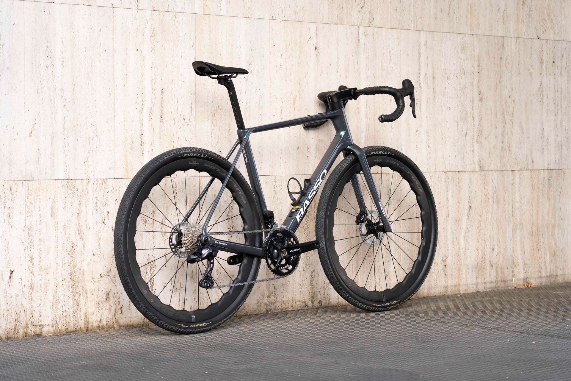 Basso Palta III Size L Galaxy Dream Shimano GRX Fulcrum Sharq Gravel Bike rear oblique view