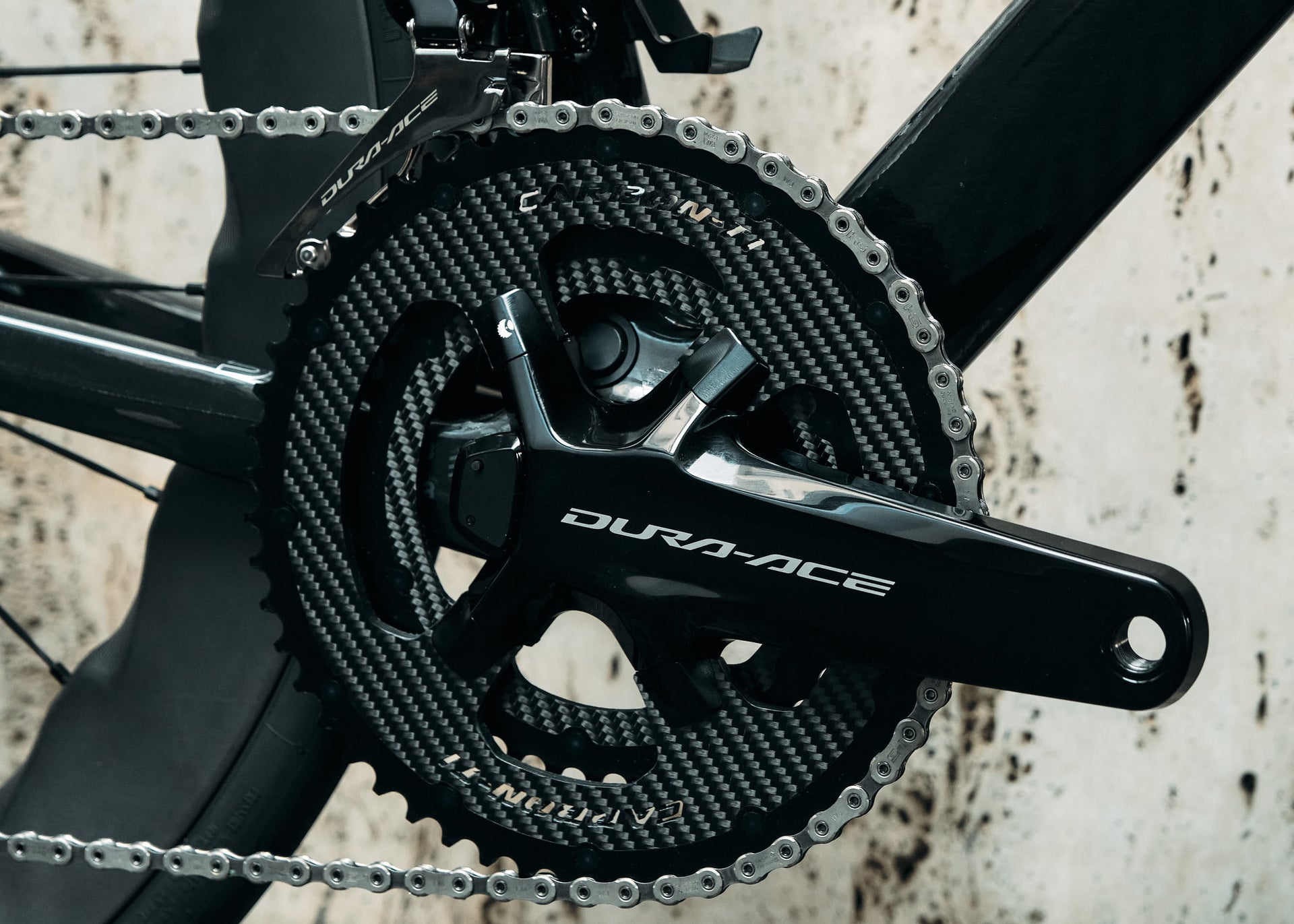 Shimano Dura-Ace Di2 crankset upgraded with Carbon-Ti X-CarboRing carbon and titanium chainrings on the Basso Diamante SV by Cicli Corsa.