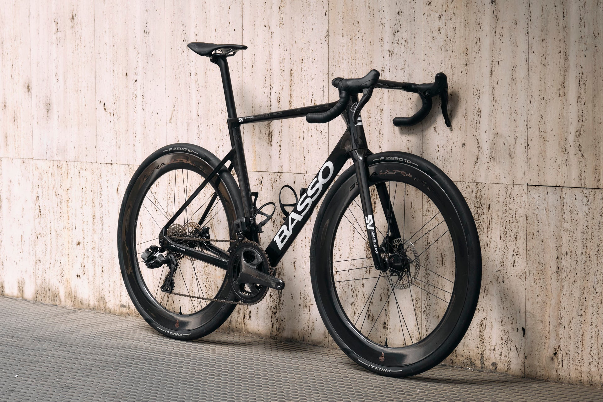 Front view of the Wilier Supersonica custom time trial complete bicycle by Cicli Corsa.