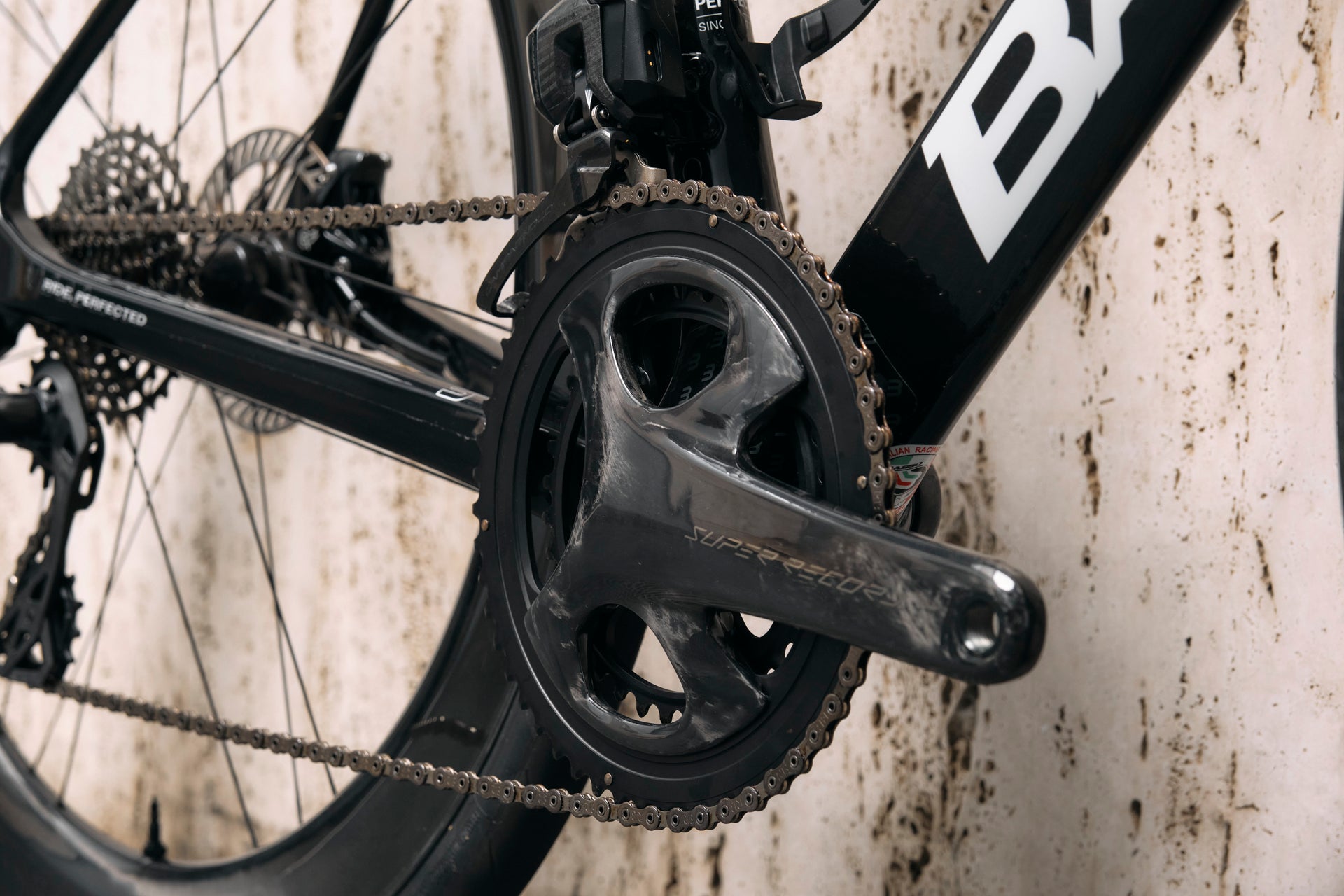 Chainring Shimano Dura-Ace crankset close-up on the Wilier Supersonica complete bicycle by Cicli Corsa.