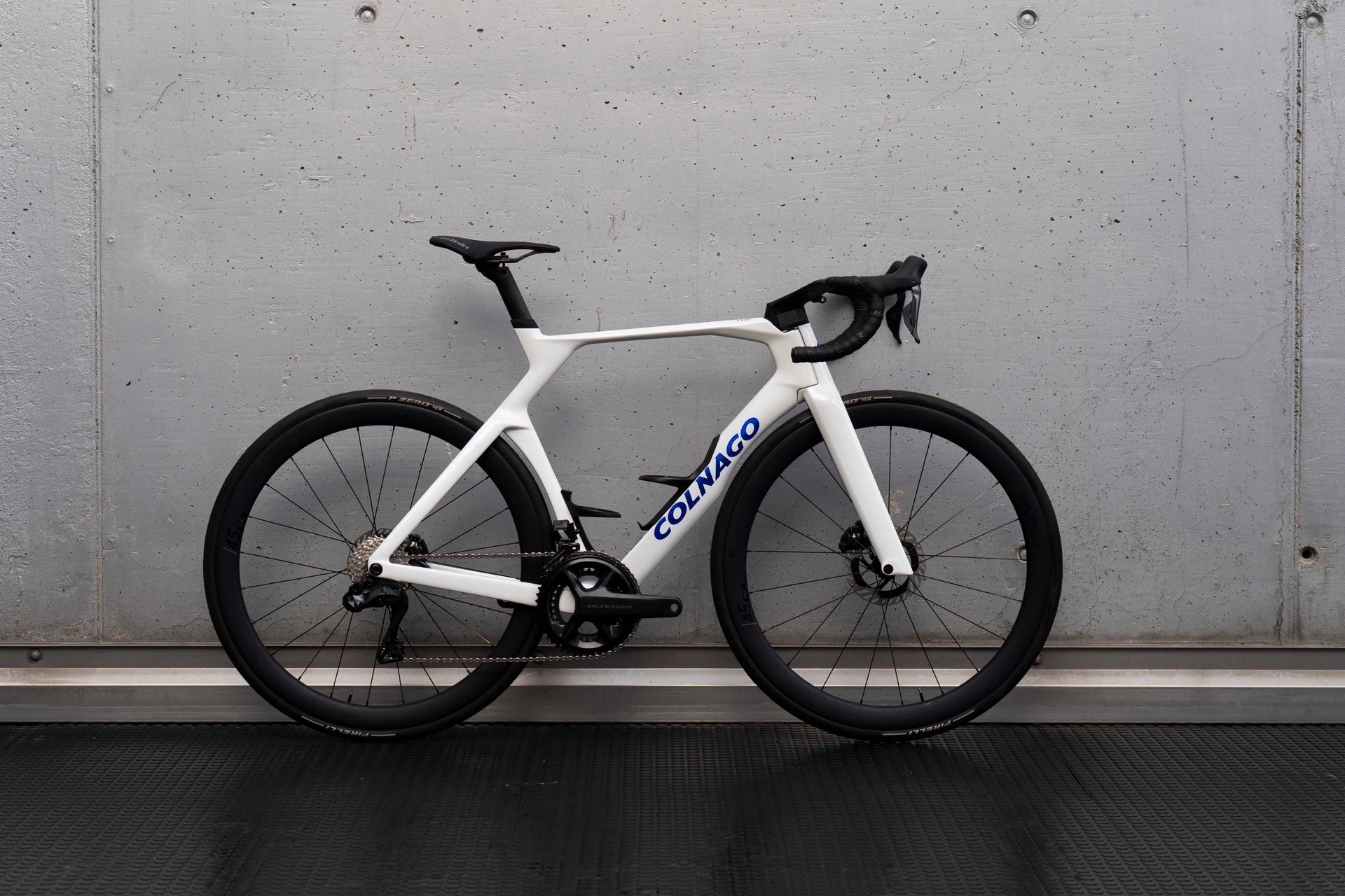 Drive side view of the Colnago Y1Rs YSWW complete bicycle, custom built by Cicli Corsa.