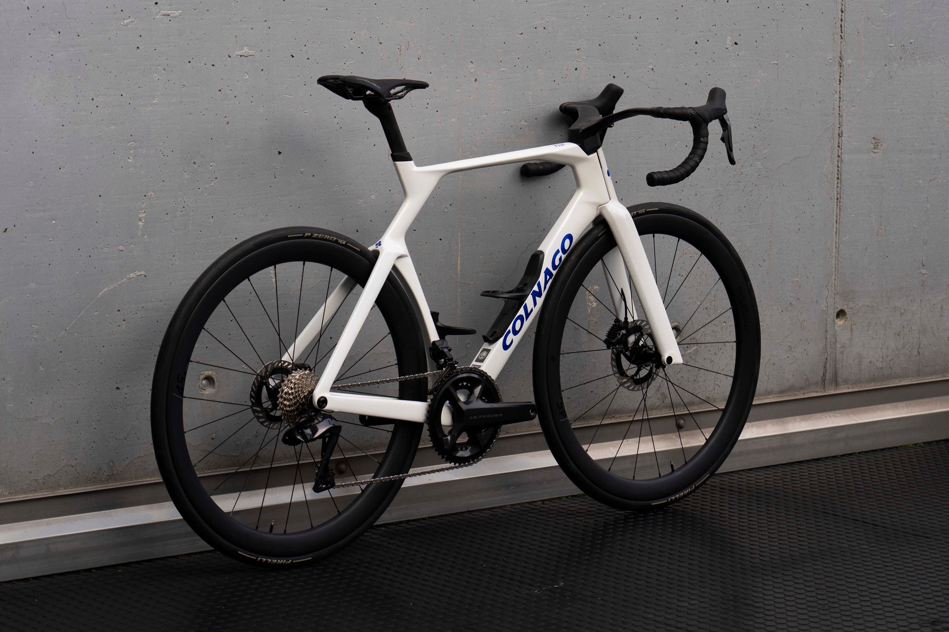 Rear view of the Colnago Y1Rs YSWW complete bicycle by Cicli Corsa.