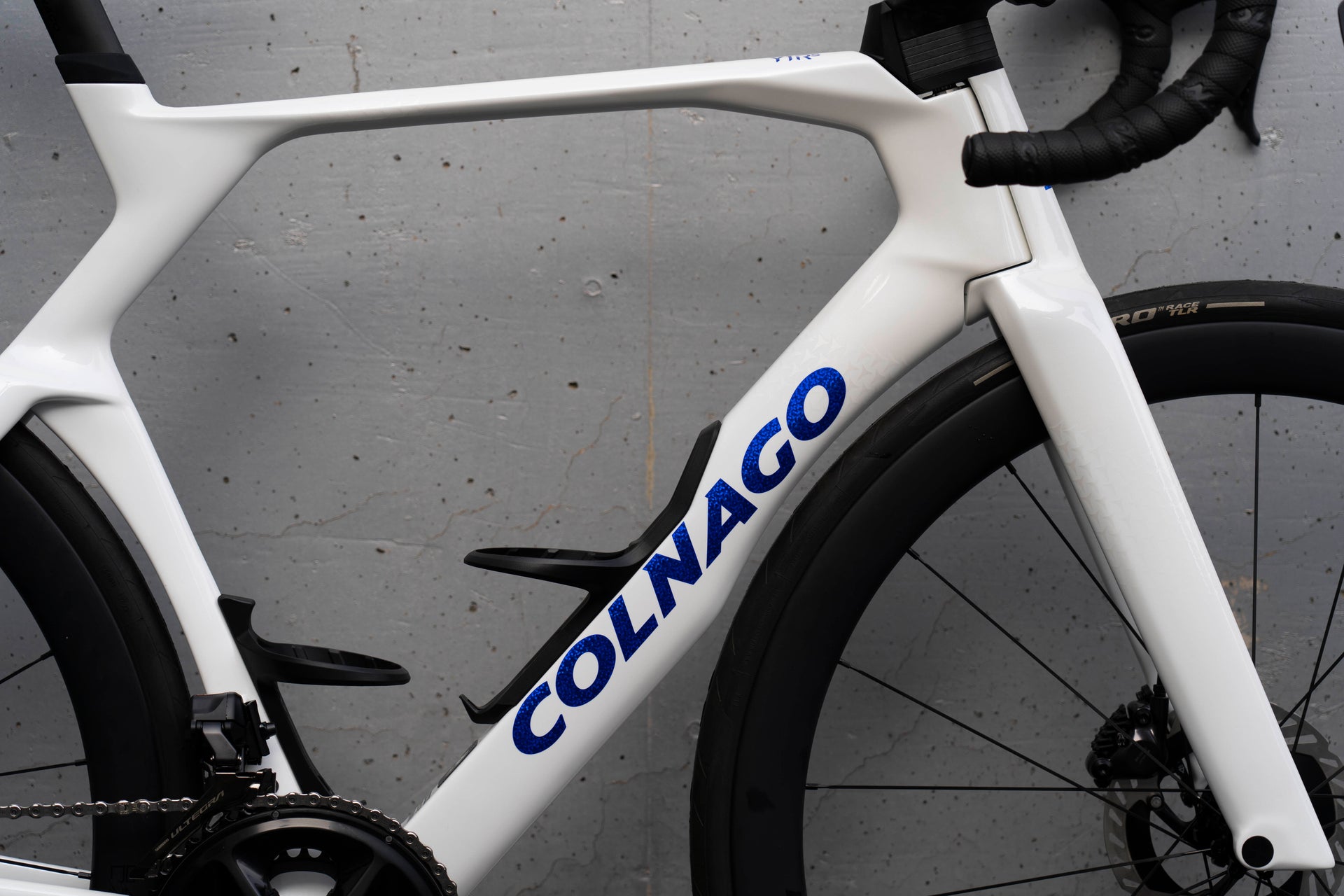 Down tube branding and YSWW paint finish on the Colnago Y1Rs complete bicycle by Cicli Corsa.