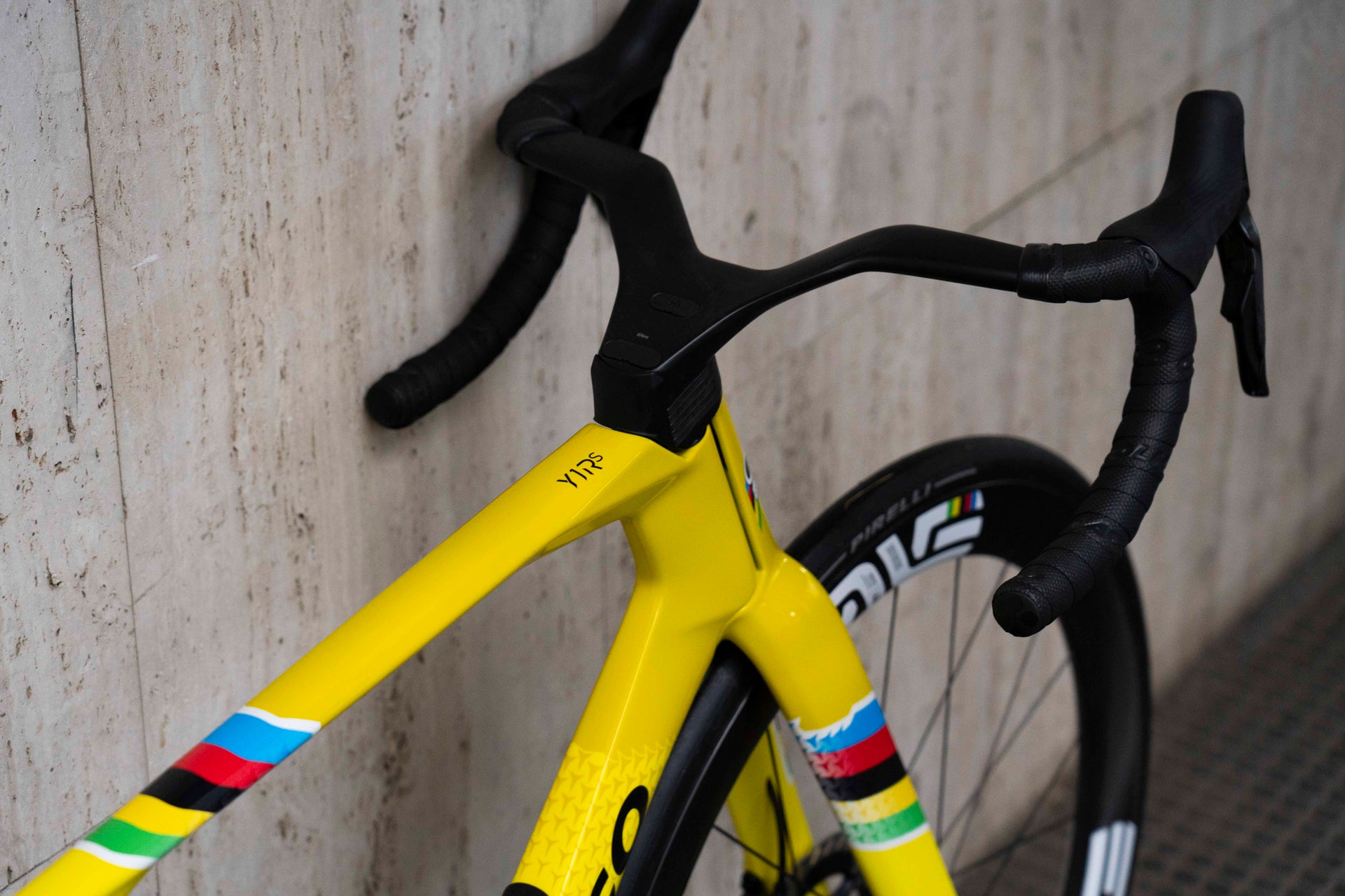 Close-up of the integrated carbon handlebar and clean racing cockpit setup on the Colnago Y1Rs Tour de France complete bicycle by Cicli Corsa.
