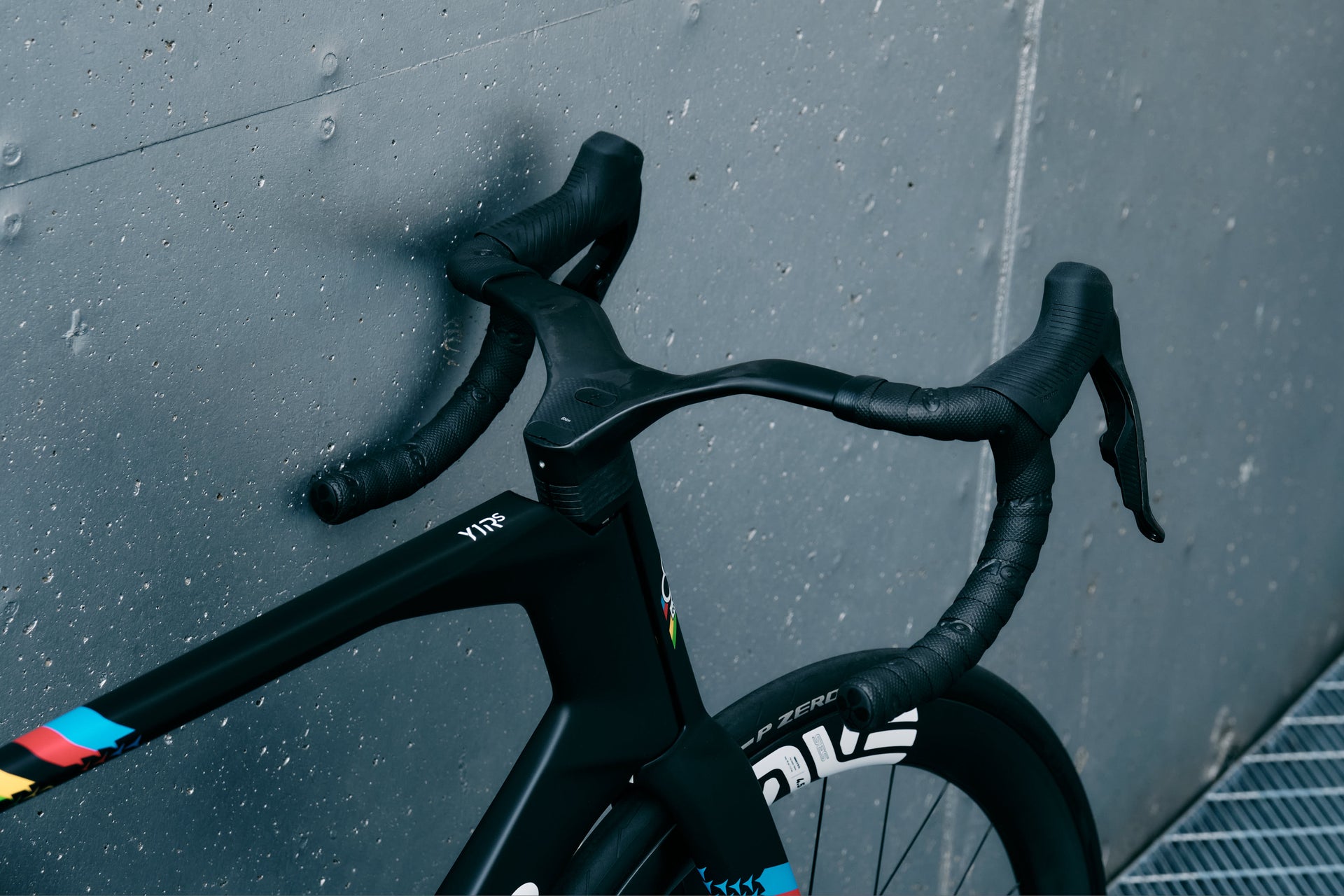 Integrated carbon handlebar cockpit on Colnago Y1Rs custom road bike complete bicycle.