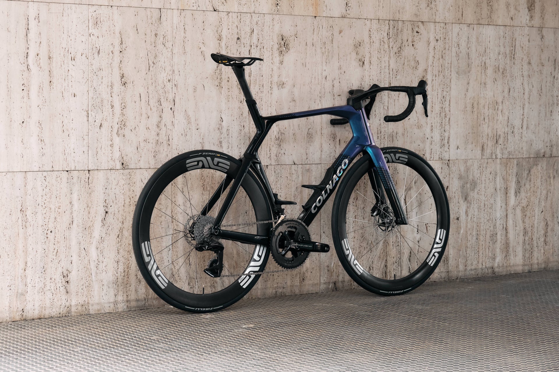 Colnago Y1Rs | Size XL | TSBO Dark Series | 7.705 kg drive train oblique side view