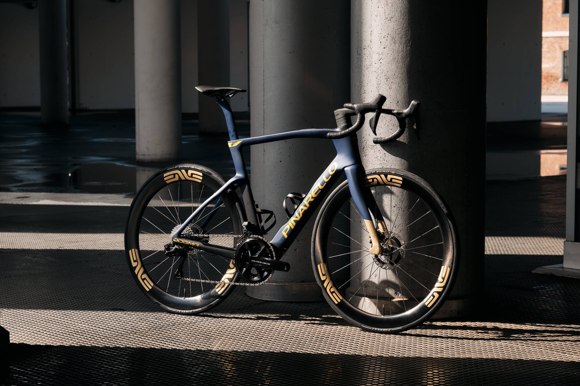 Pinarello Dogma F | Size 575 | Team Q36.5 | Road Bike | Complete bike studio