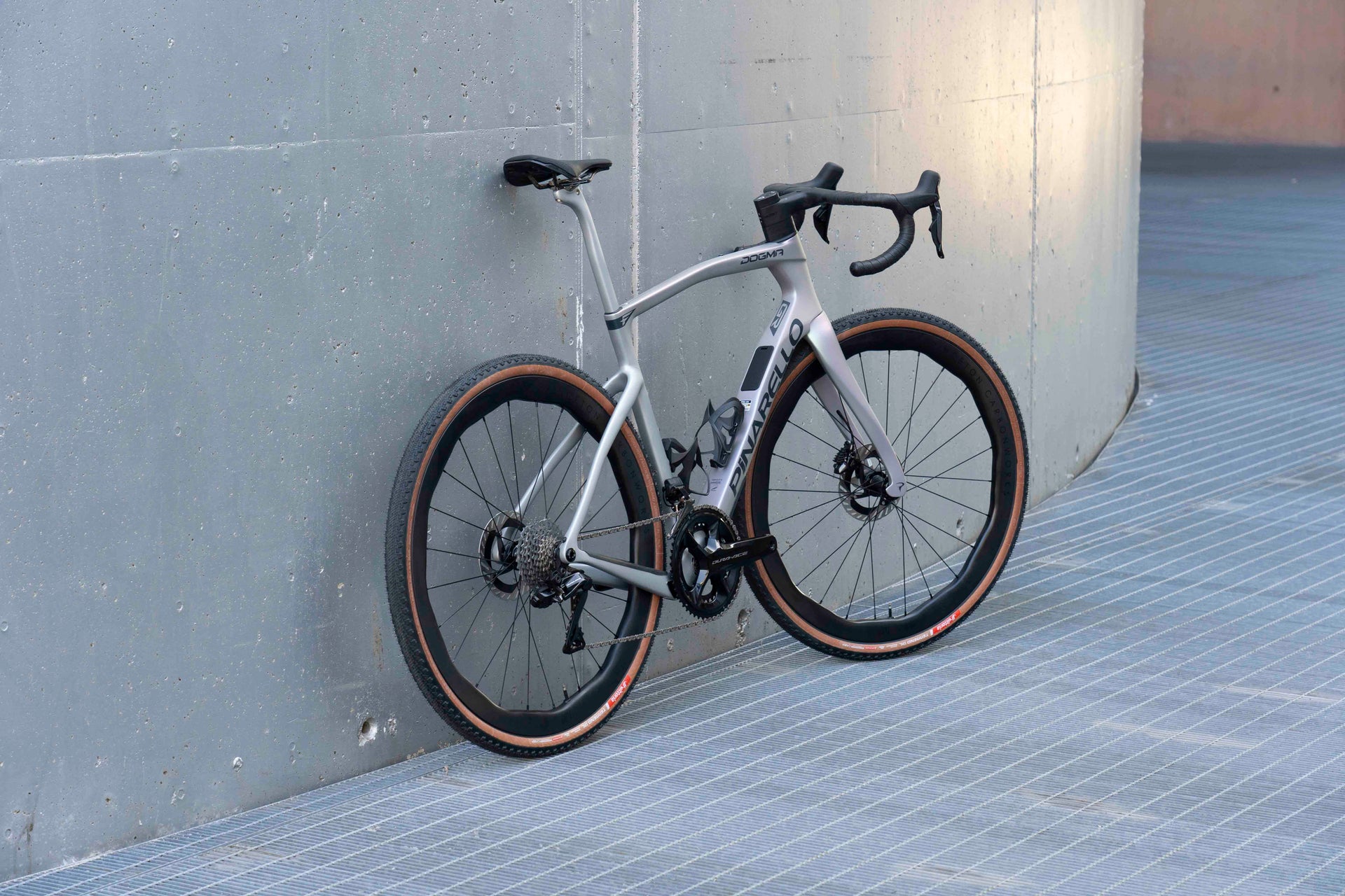 Pinarello GR | Size 545 | Interstellar | 7.705 kg | Gravel Bike Wheelset