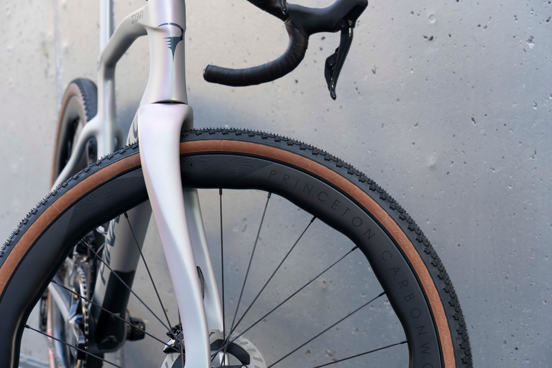 Pinarello GR | Size 545 | Interstellar | 7.705 kg | Gravel Bike Tires