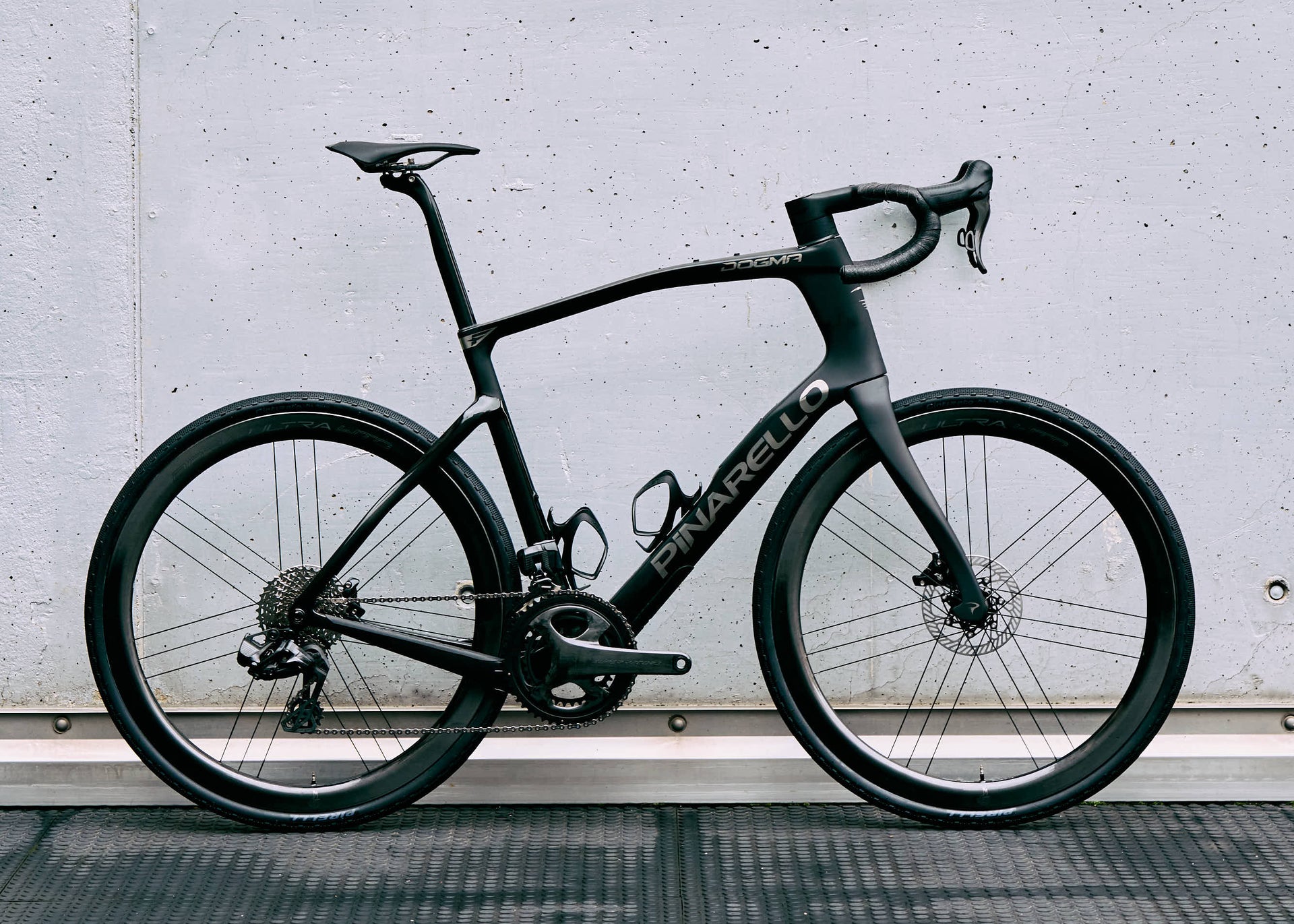 Cicli Corsa Pinarello Dogma GR Campagnolo Super Record Bora Ultra WTO 45 Pirelli Cinturato All Road Black Complete Bicycle 