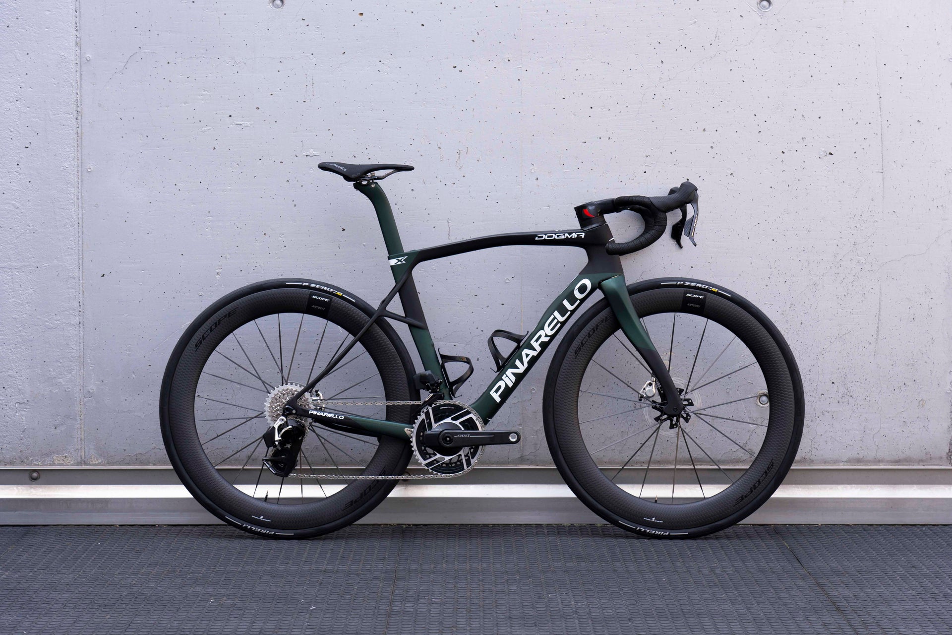 Drive side view of the Pinarello Dogma X Xolar Green 530 complete bicycle with SRAM Red AXS and Scope Artech 6 wheels, custom built by Cicli Corsa.