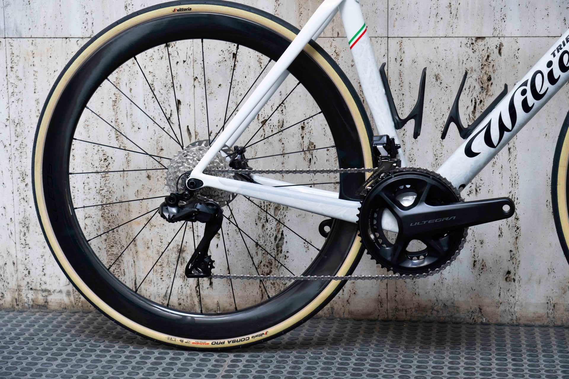 Shimano Ultegra Di2 wireless electronic rear derailleur and 12-speed cassette on the Wilier Filante SLR Campione Italiano complete bicycle by Cicli Corsa.