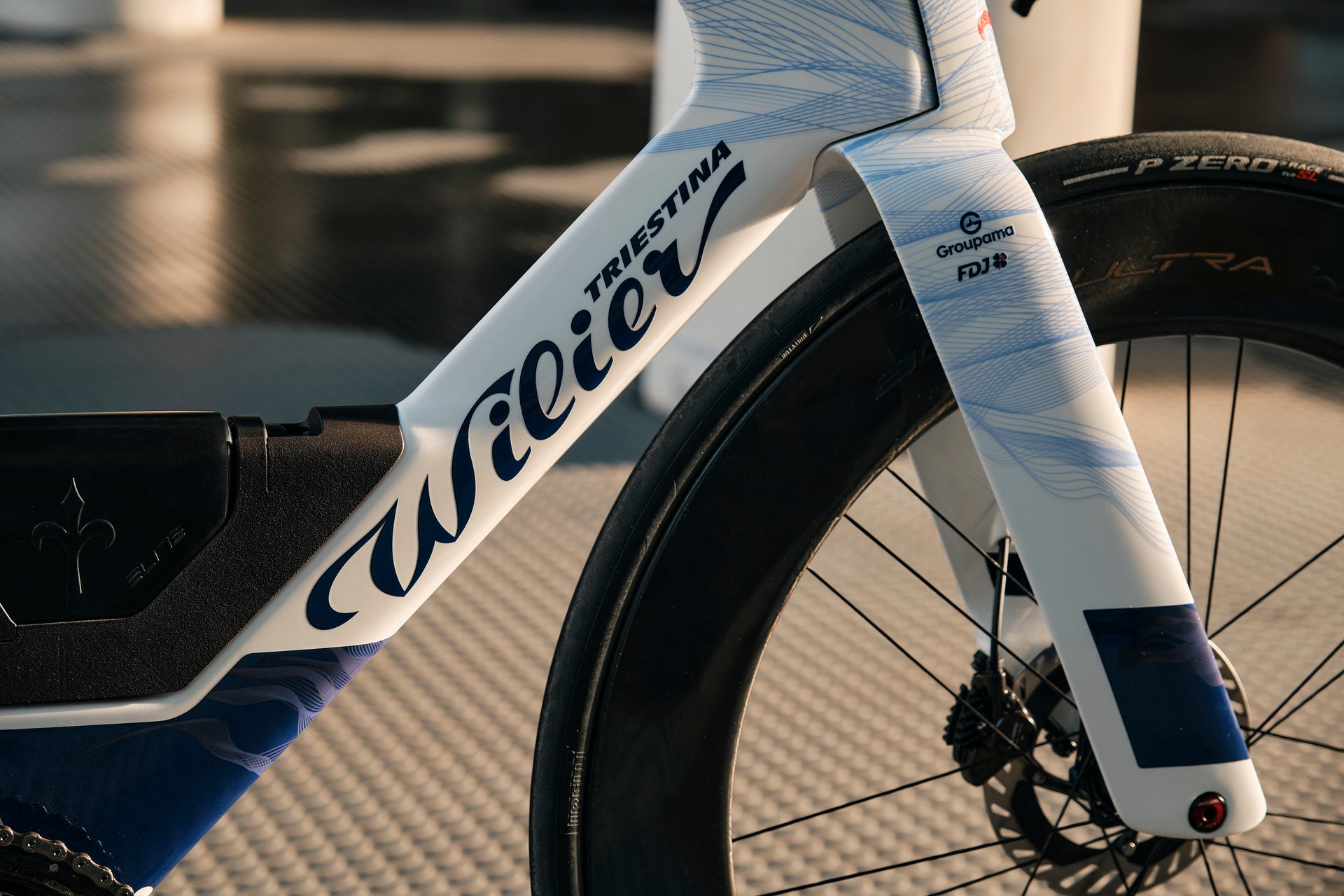 Campagnolo wheel hub and spokes detail on the Wilier Supersonica complete bicycle by Cicli Corsa.