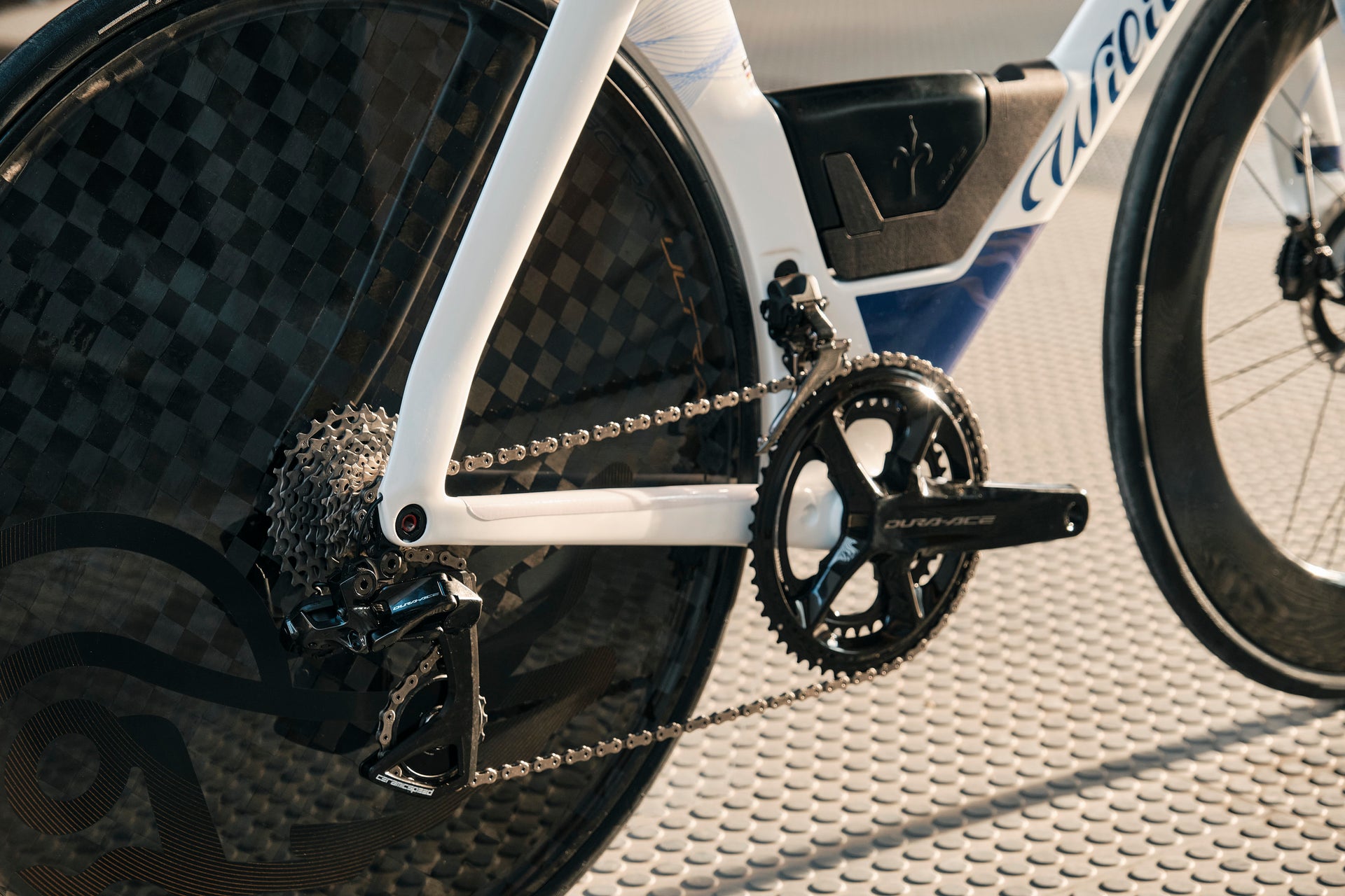 Shimano Dura-Ace crankset close-up on the Wilier Supersonica complete bicycle by Cicli Corsa.