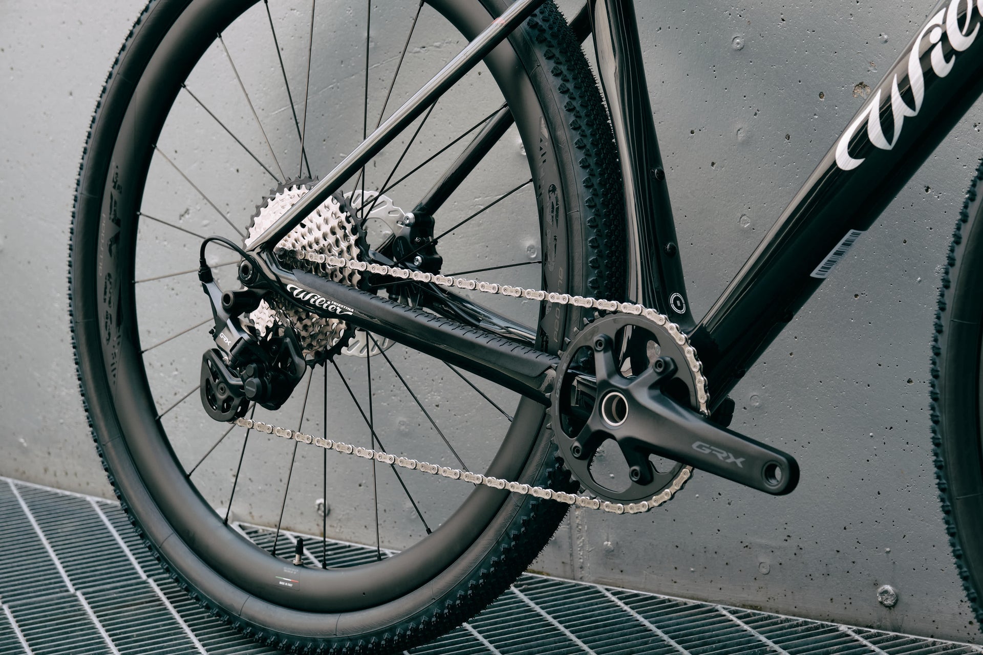 Shimano GRX gravel crankset close-up on the premium Wilier Triestina Rave SLR complete bicycle by Cicli Corsa.