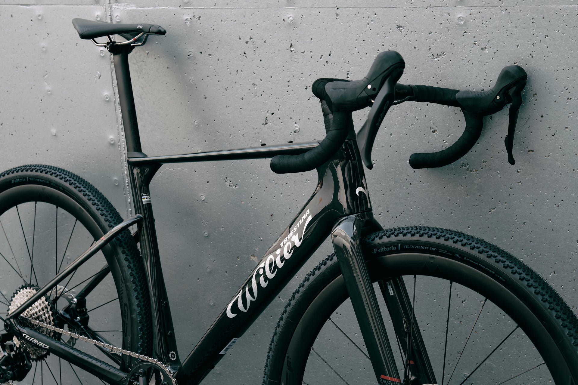 Ergonomic Shimano GRX gravel hydraulic shifter levers on the custom built Wilier Triestina Rave SLR complete bicycle by Cicli Corsa.