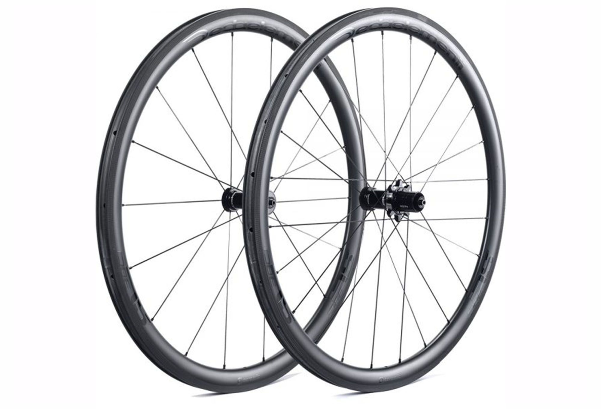 clincher carbon wheels